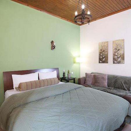 Guesthouse Alexandra Eptálofos 外观 照片
