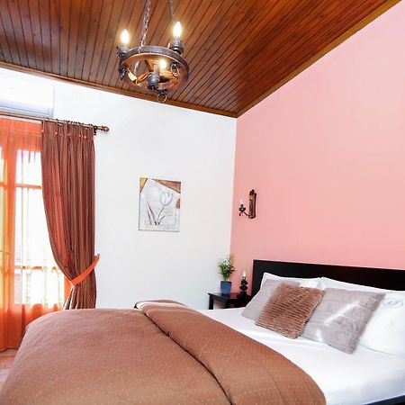 Guesthouse Alexandra Eptálofos 外观 照片